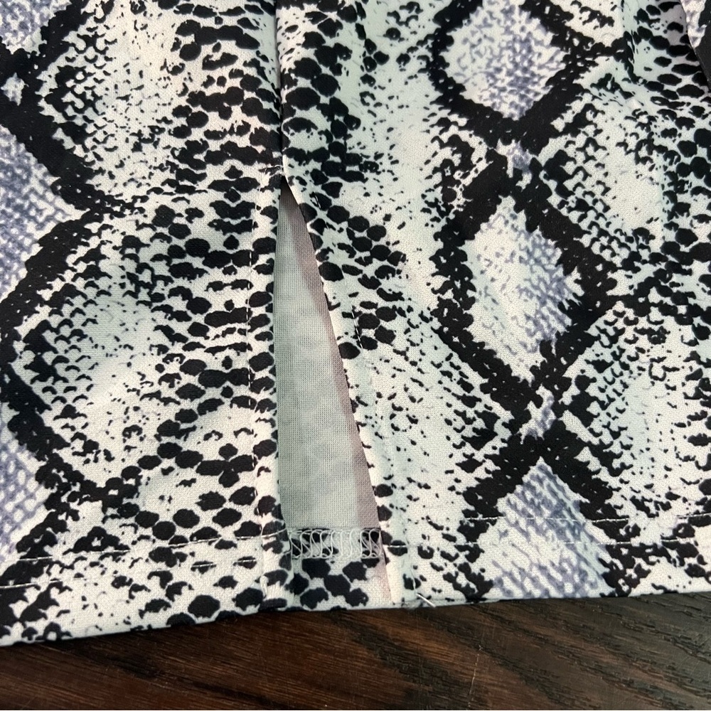 SHEIN Black and White Snake Print Pencil Skirt - Picture 2 of 5